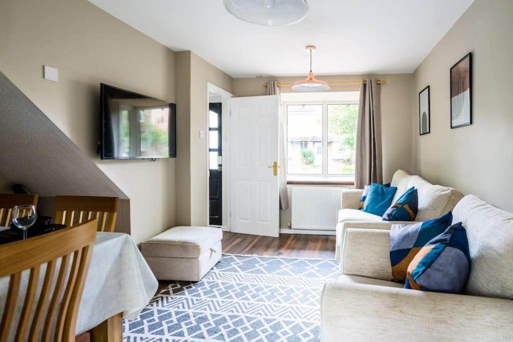 Сasa de vacaciones Lily's Stay, Parking And Close To Motor Point Arena