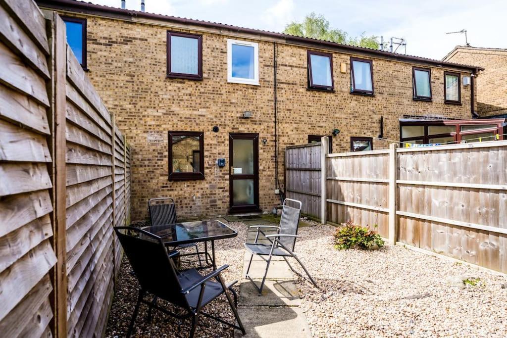 Сasa de vacaciones Lily's Stay, Parking And Close To Motor Point Arena Nottingham