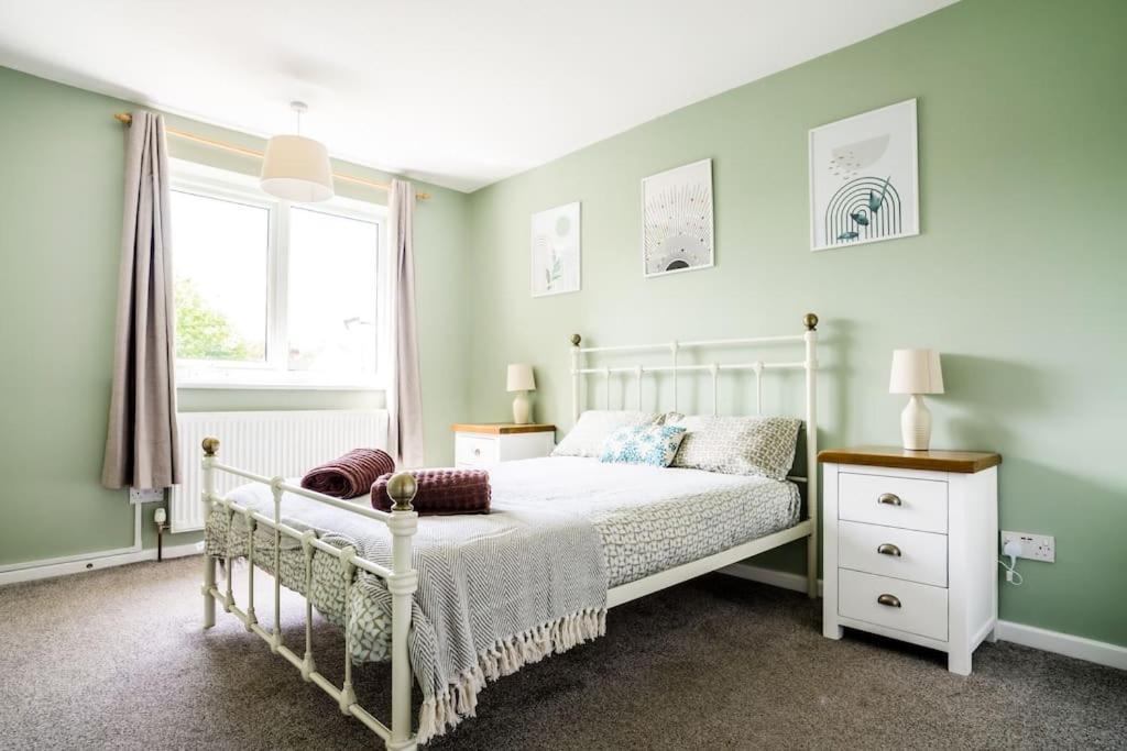 Lily's Stay, Parking And Close To Motor Point Arena Holiday home